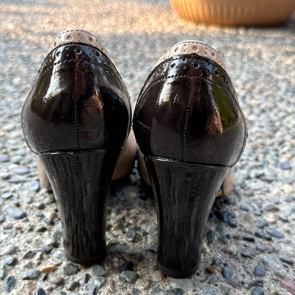 Expressions Saddle Shoe style heels, brown/tan, size 6.5 - Picture 4 of 4